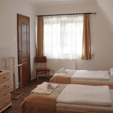 Kadarta Vendeglo Panzio 3* Veszprém