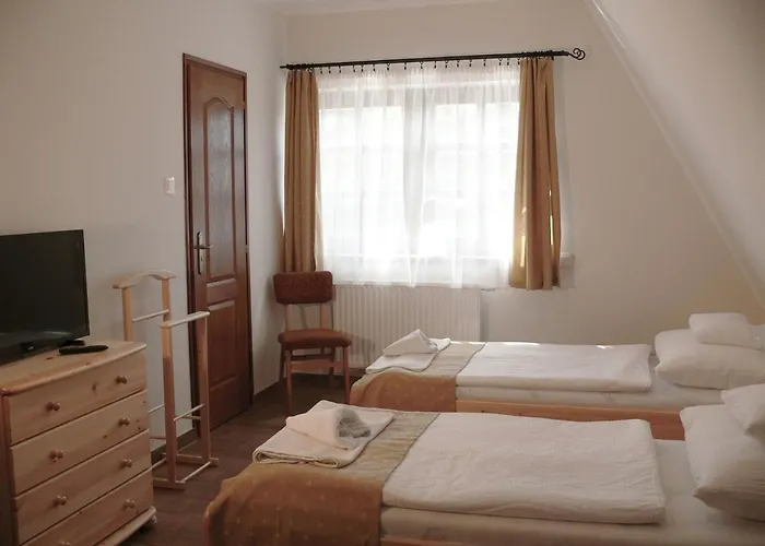 Kadarta Vendeglo Panzio 3* Veszprém