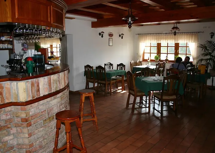 Kadarta Vendeglo Panzio 3* Veszprém