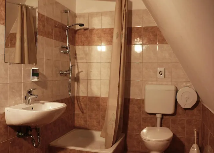 Kadarta Vendeglo Panzio