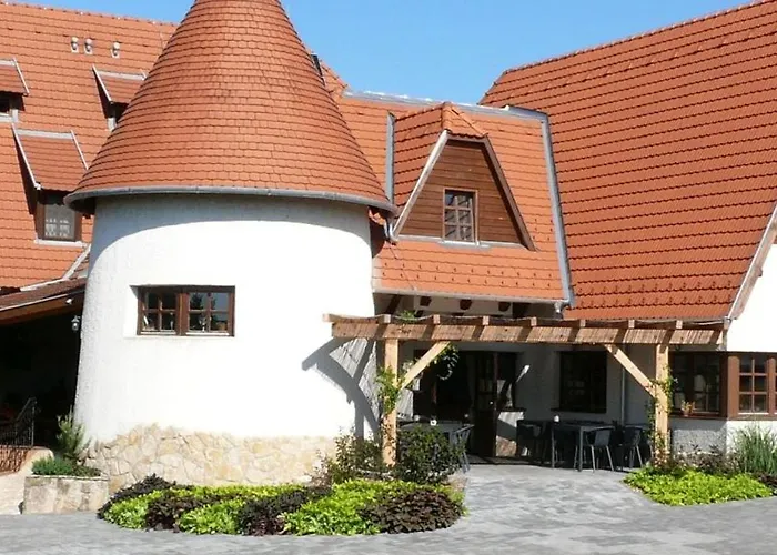 Kadarta Vendeglo Panzio 3* Veszprém